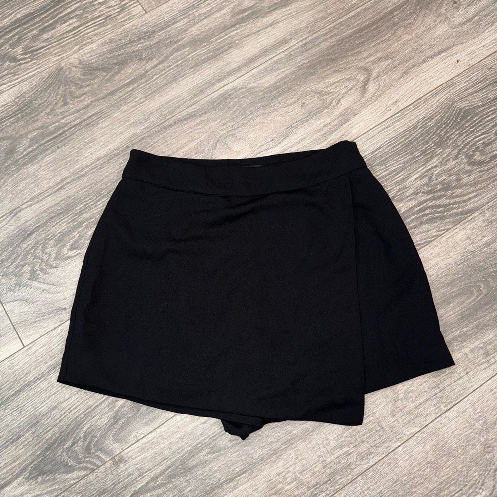 Forever 21 Skort, skirt in the front and shorts